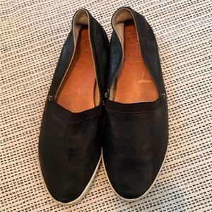 Frye Black Leather Women's Slip-On Loafers